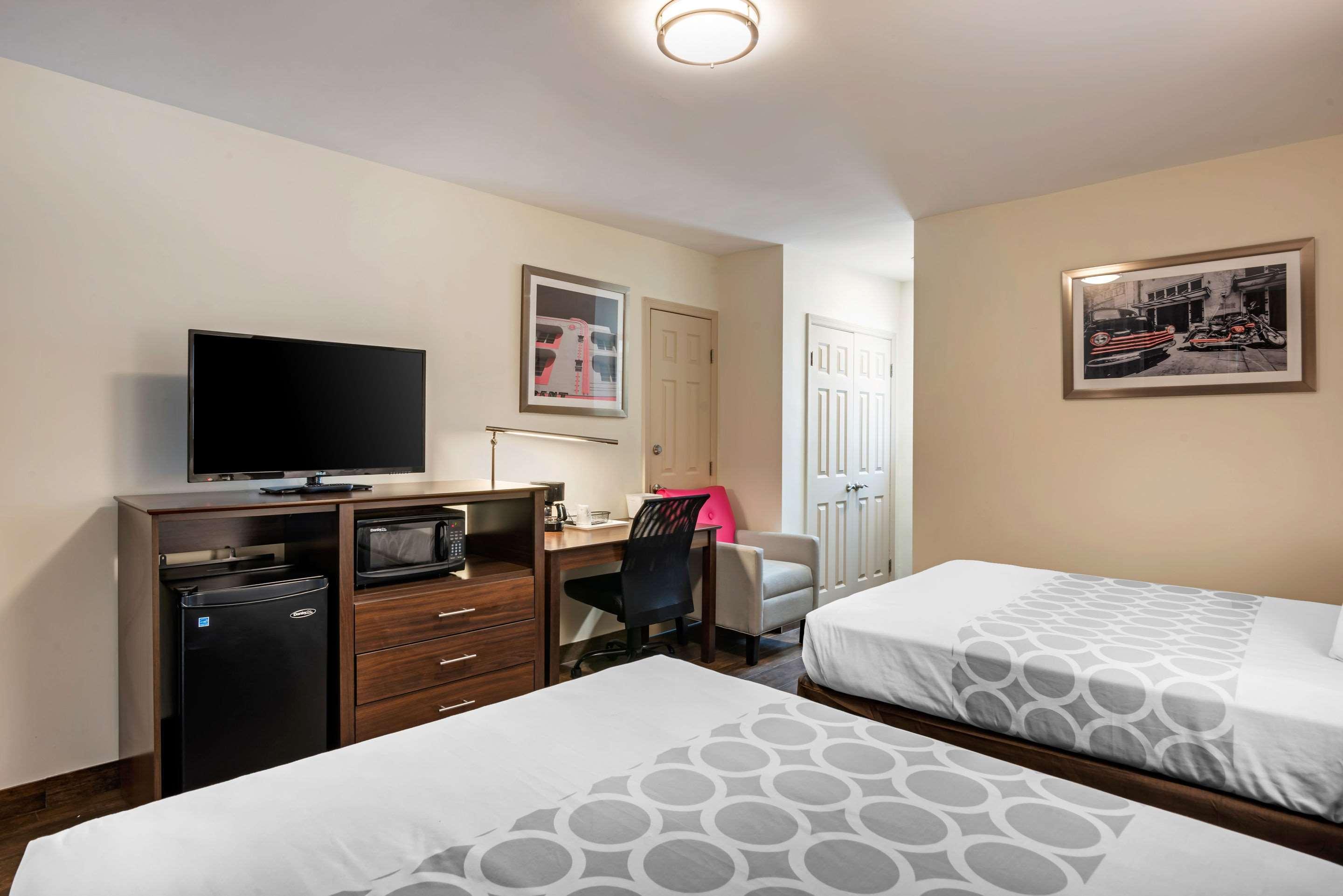 Downtown Hollywood Gardens Inn & Suites Ngoại thất bức ảnh