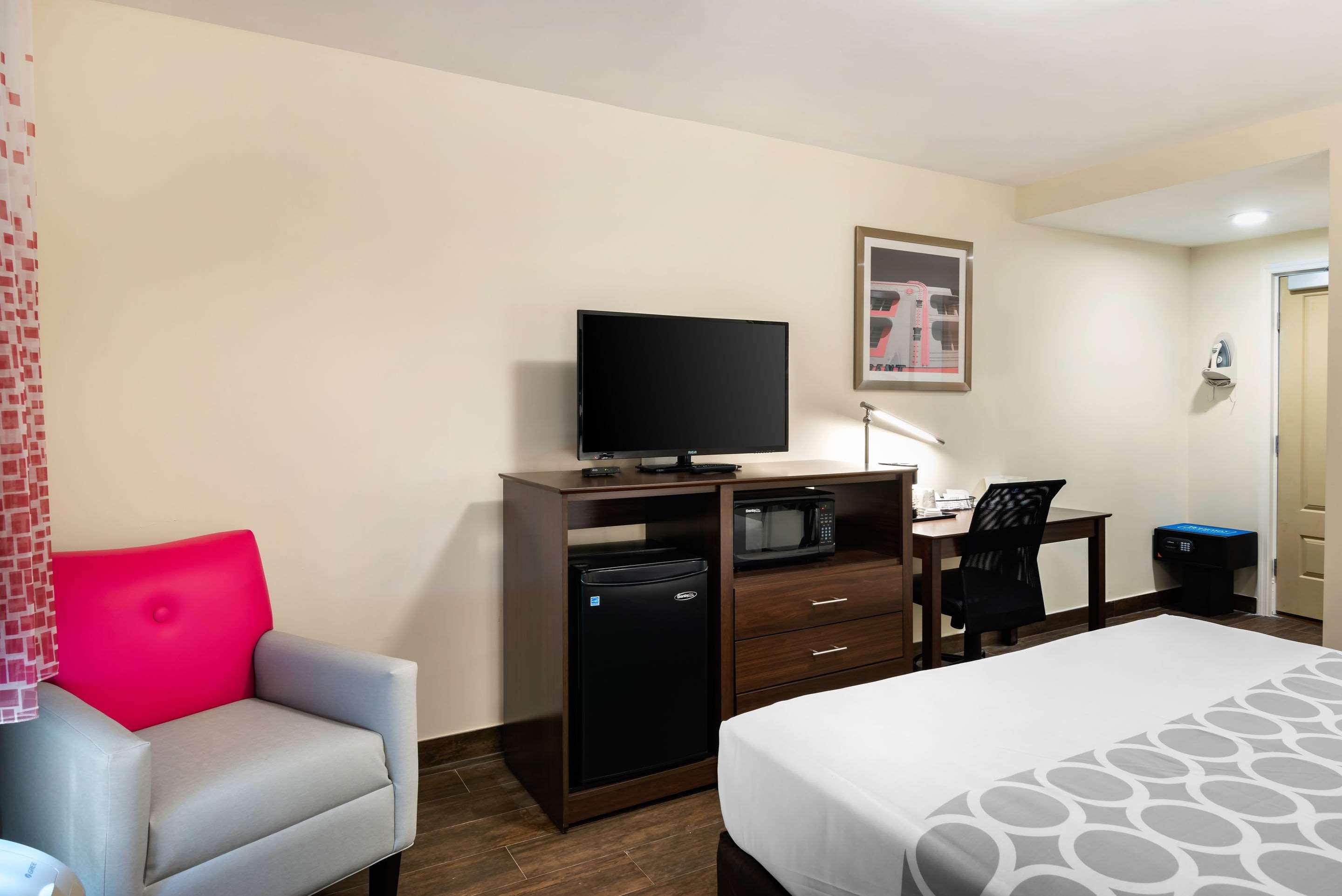 Downtown Hollywood Gardens Inn & Suites Ngoại thất bức ảnh