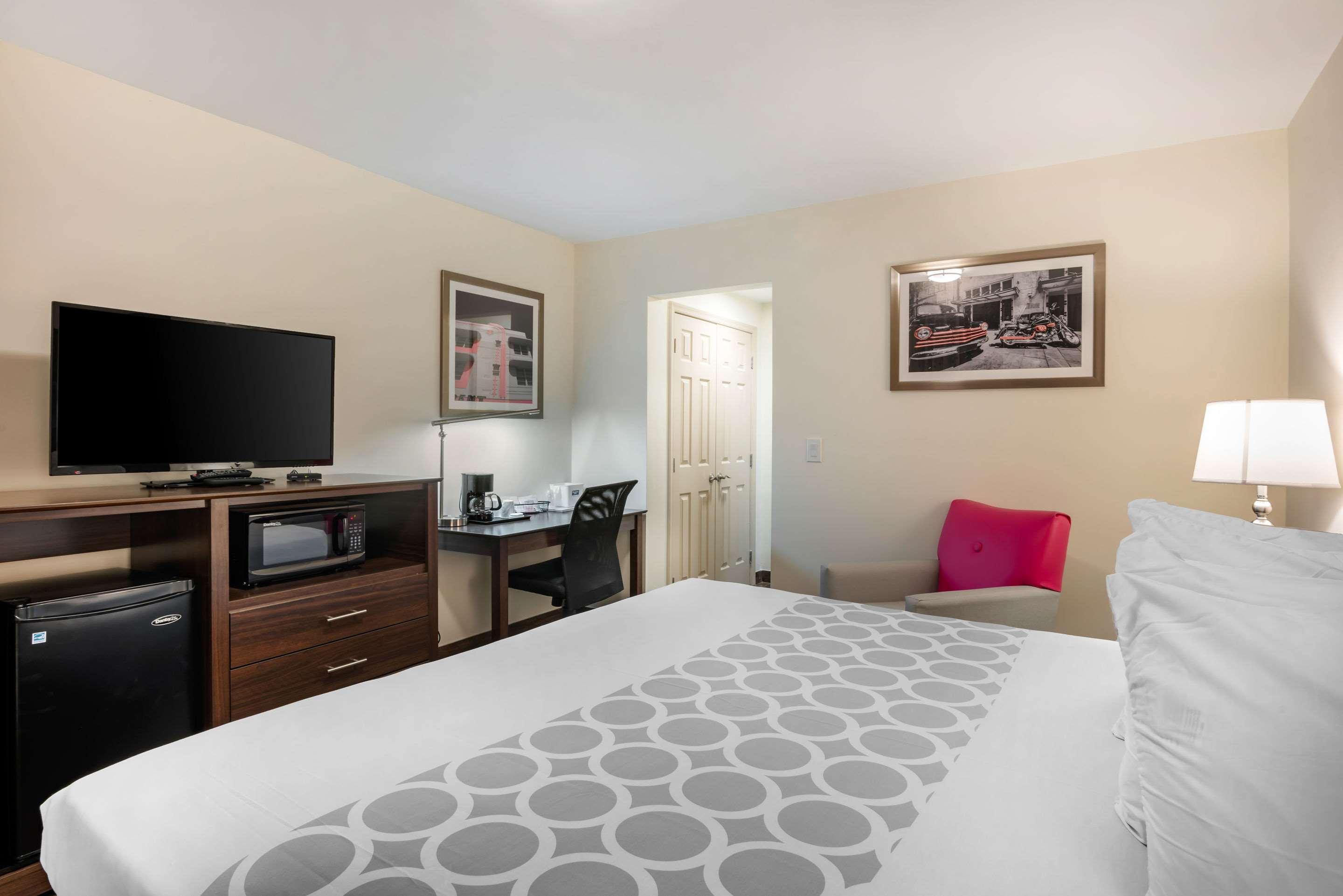Downtown Hollywood Gardens Inn & Suites Ngoại thất bức ảnh