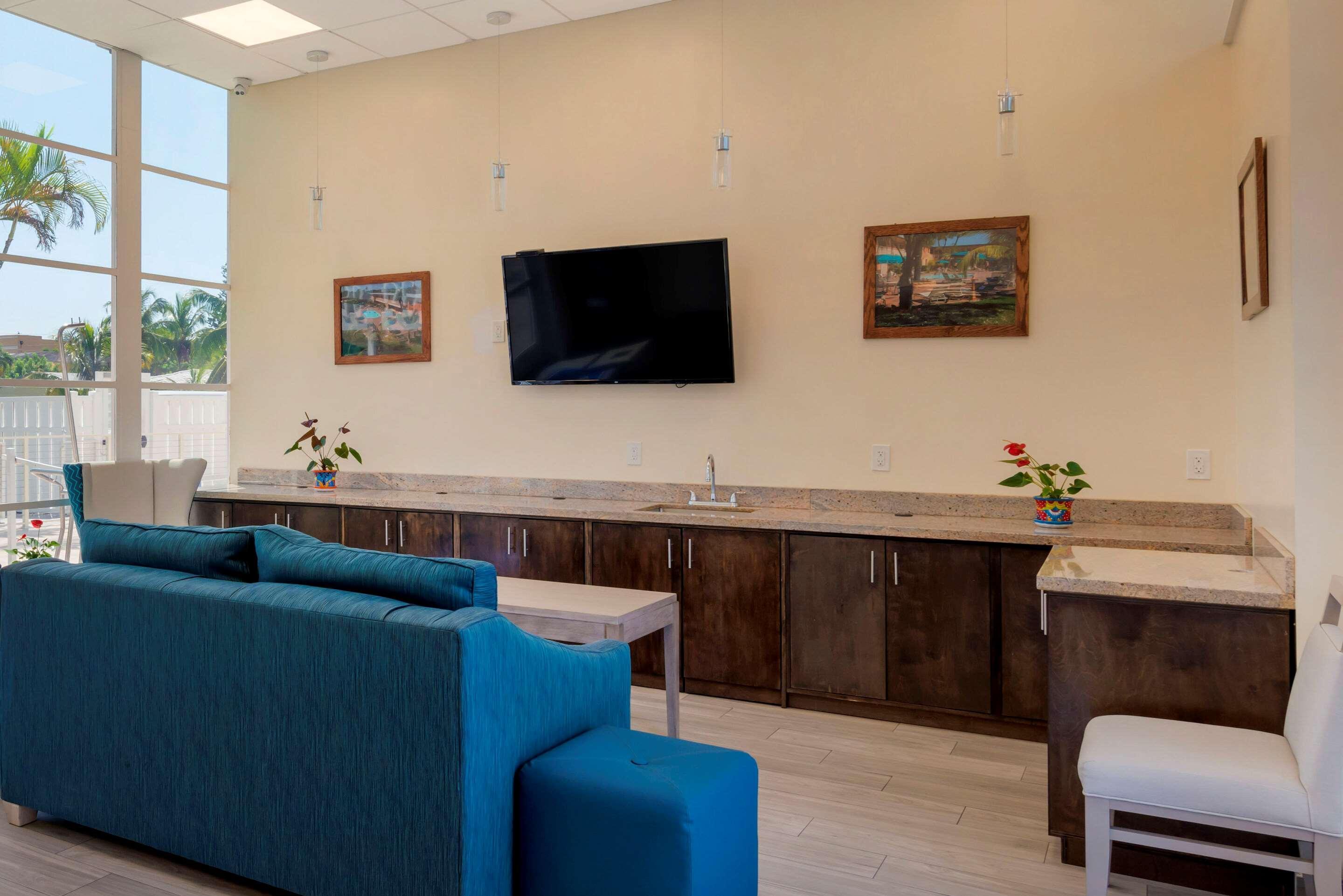 Downtown Hollywood Gardens Inn & Suites Ngoại thất bức ảnh