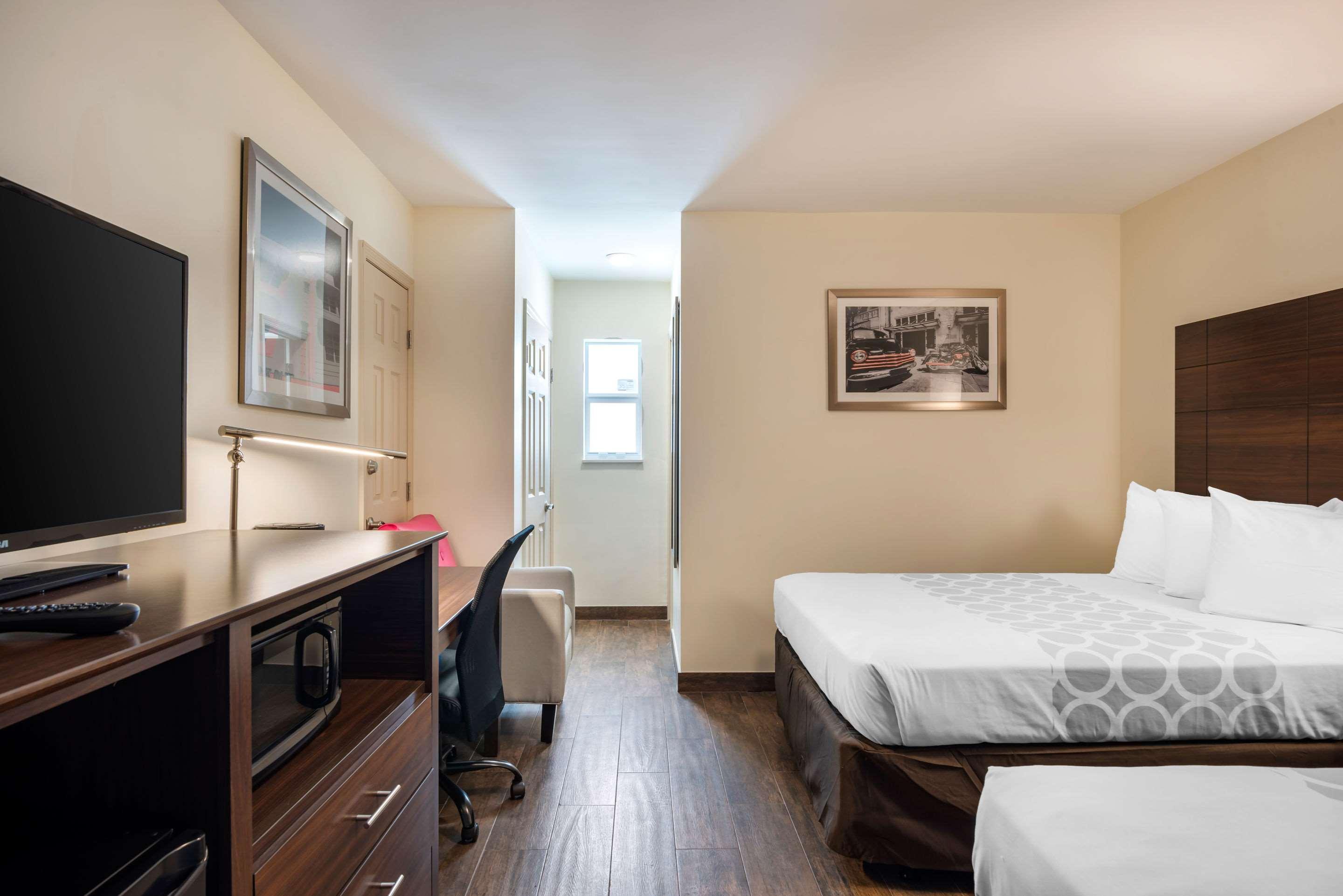Downtown Hollywood Gardens Inn & Suites Ngoại thất bức ảnh