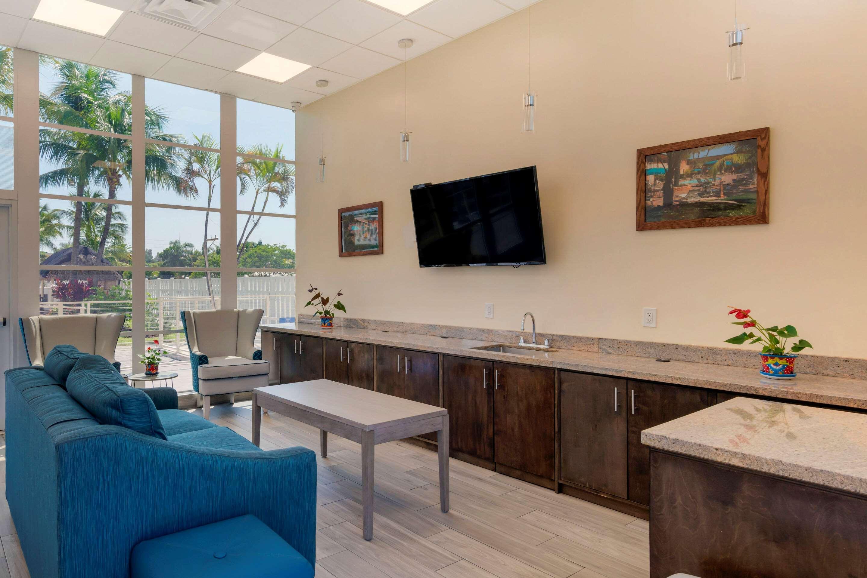 Downtown Hollywood Gardens Inn & Suites Ngoại thất bức ảnh