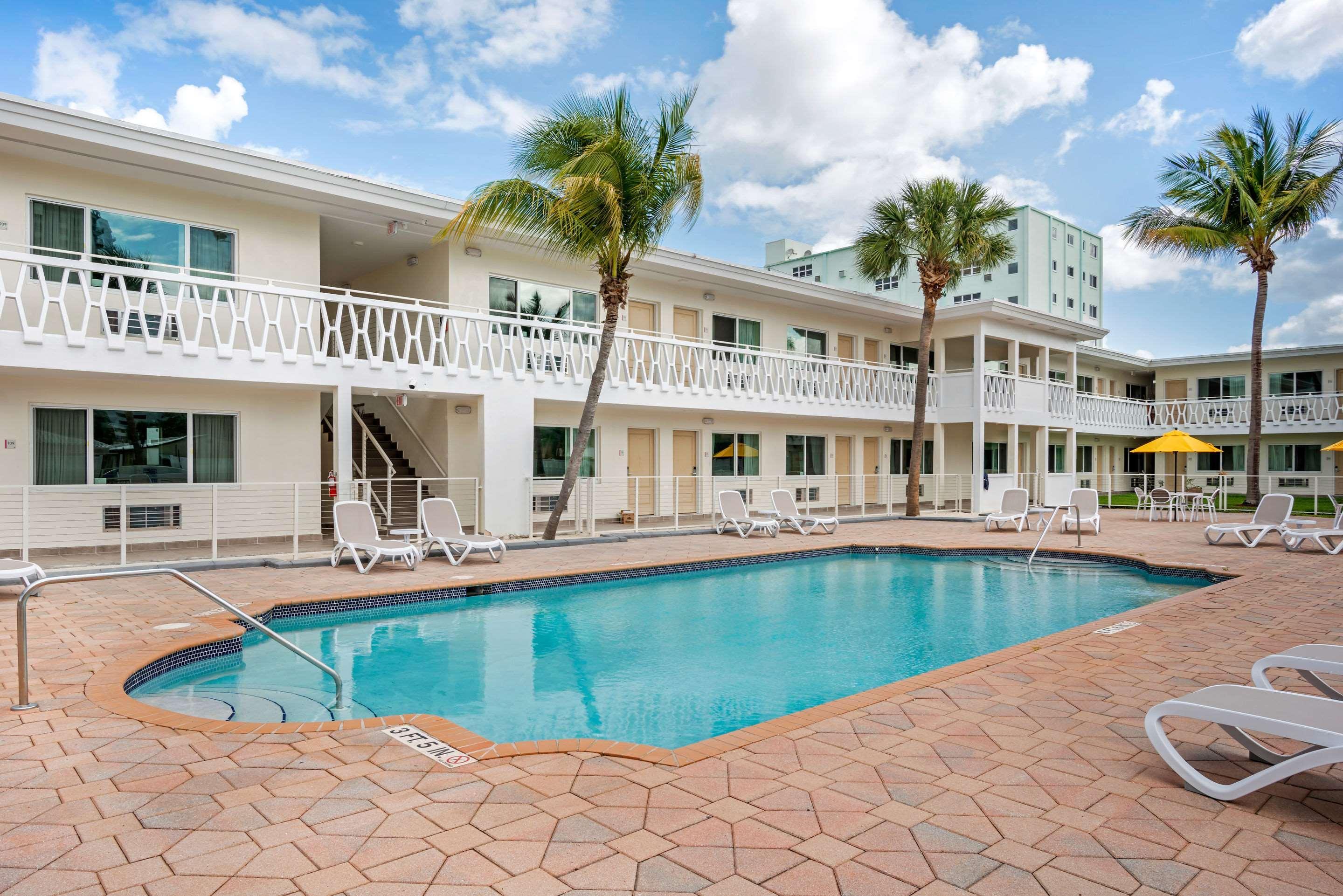 Downtown Hollywood Gardens Inn & Suites Ngoại thất bức ảnh