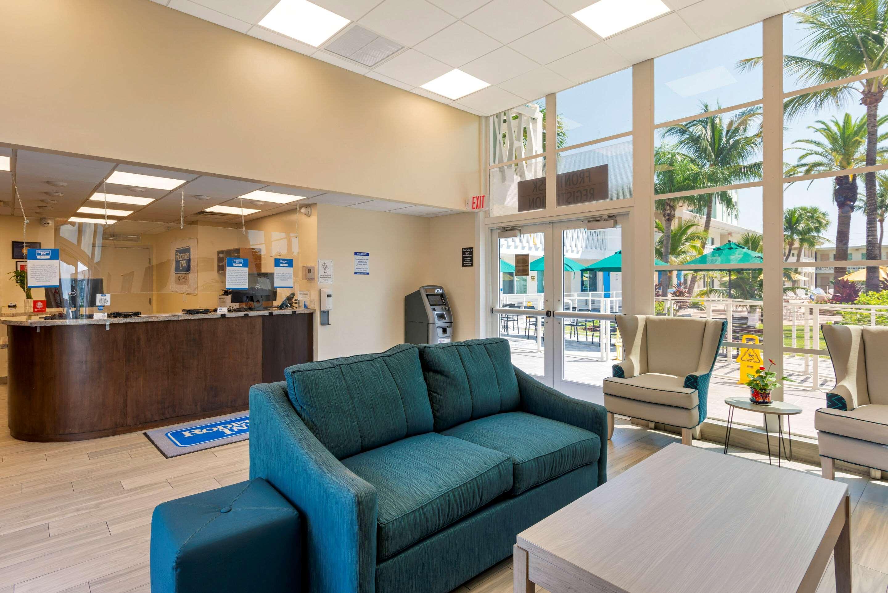 Downtown Hollywood Gardens Inn & Suites Ngoại thất bức ảnh