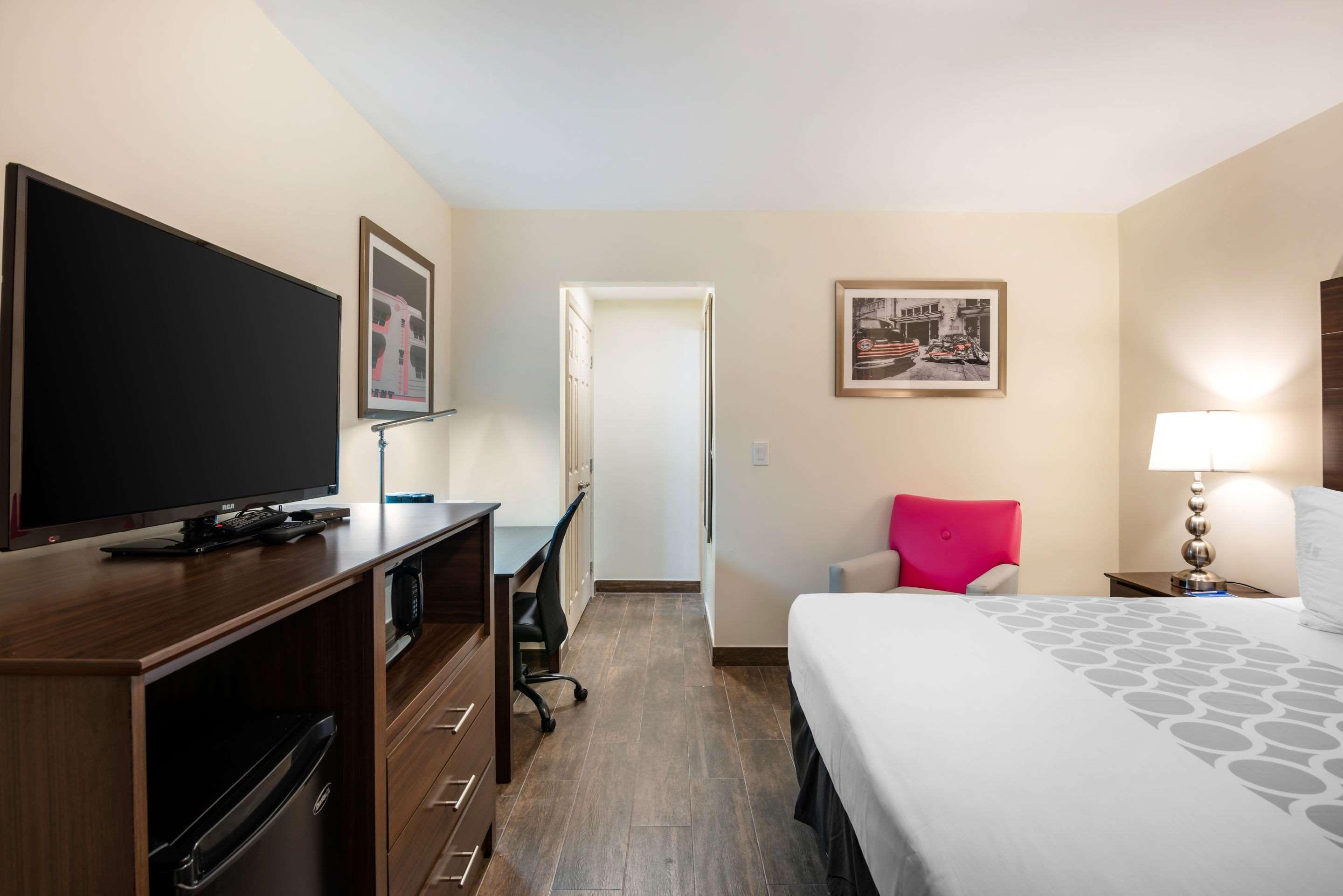 Downtown Hollywood Gardens Inn & Suites Ngoại thất bức ảnh