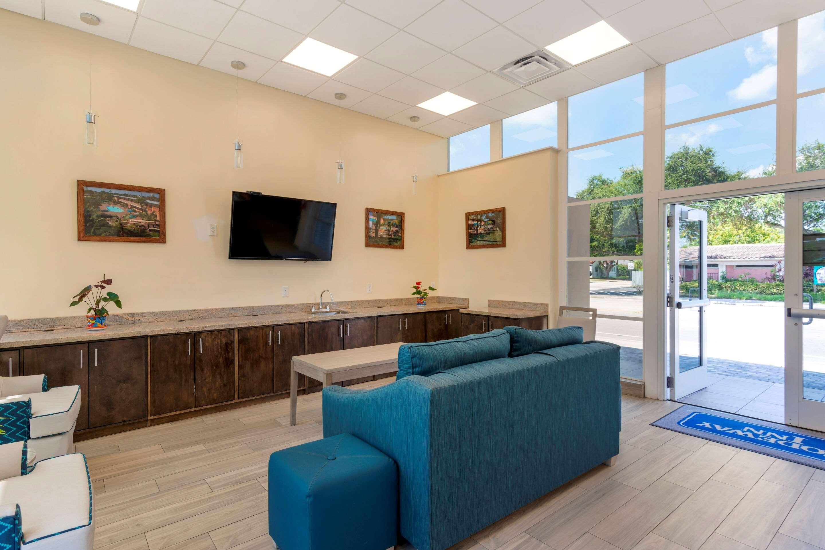 Downtown Hollywood Gardens Inn & Suites Ngoại thất bức ảnh