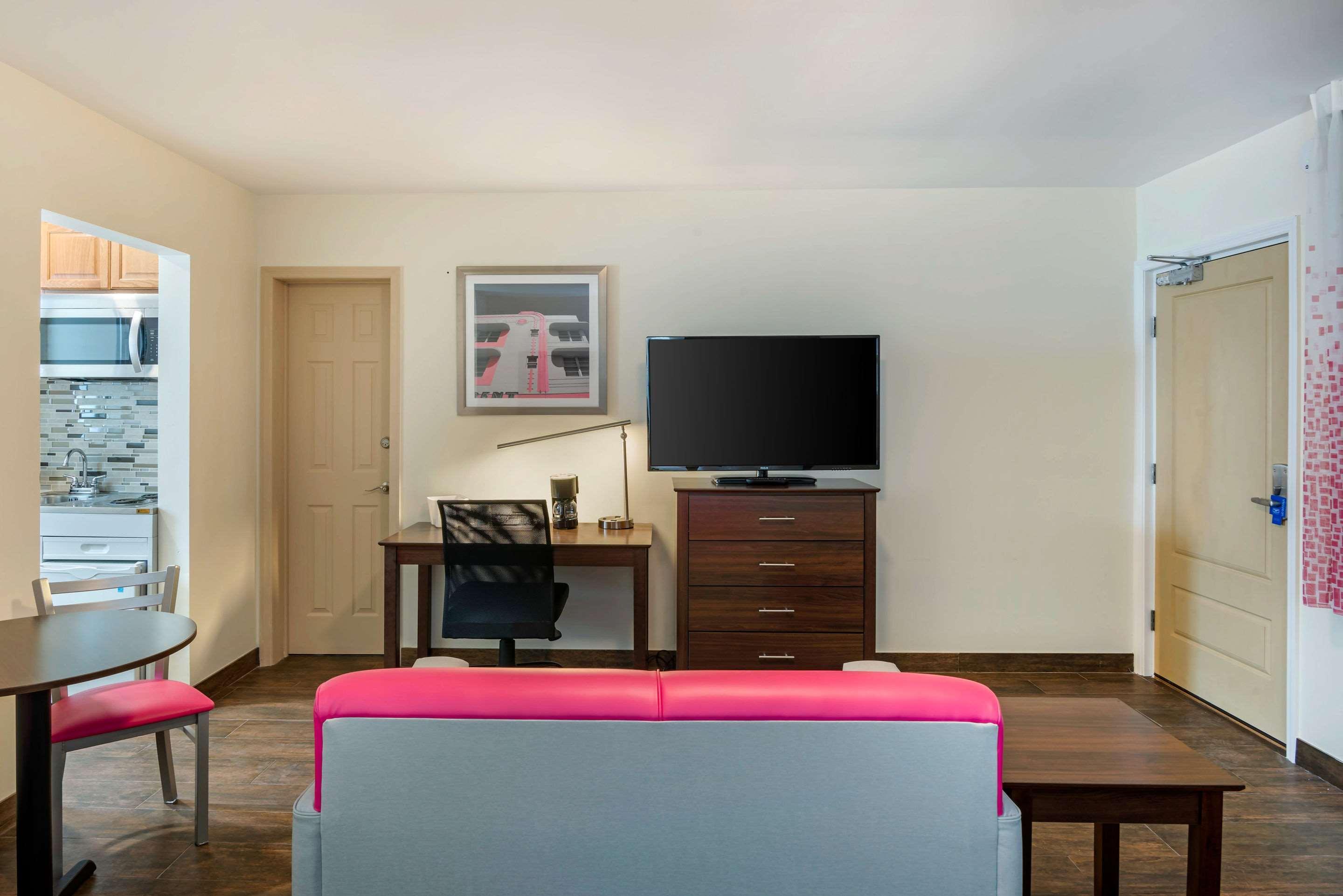 Downtown Hollywood Gardens Inn & Suites Ngoại thất bức ảnh