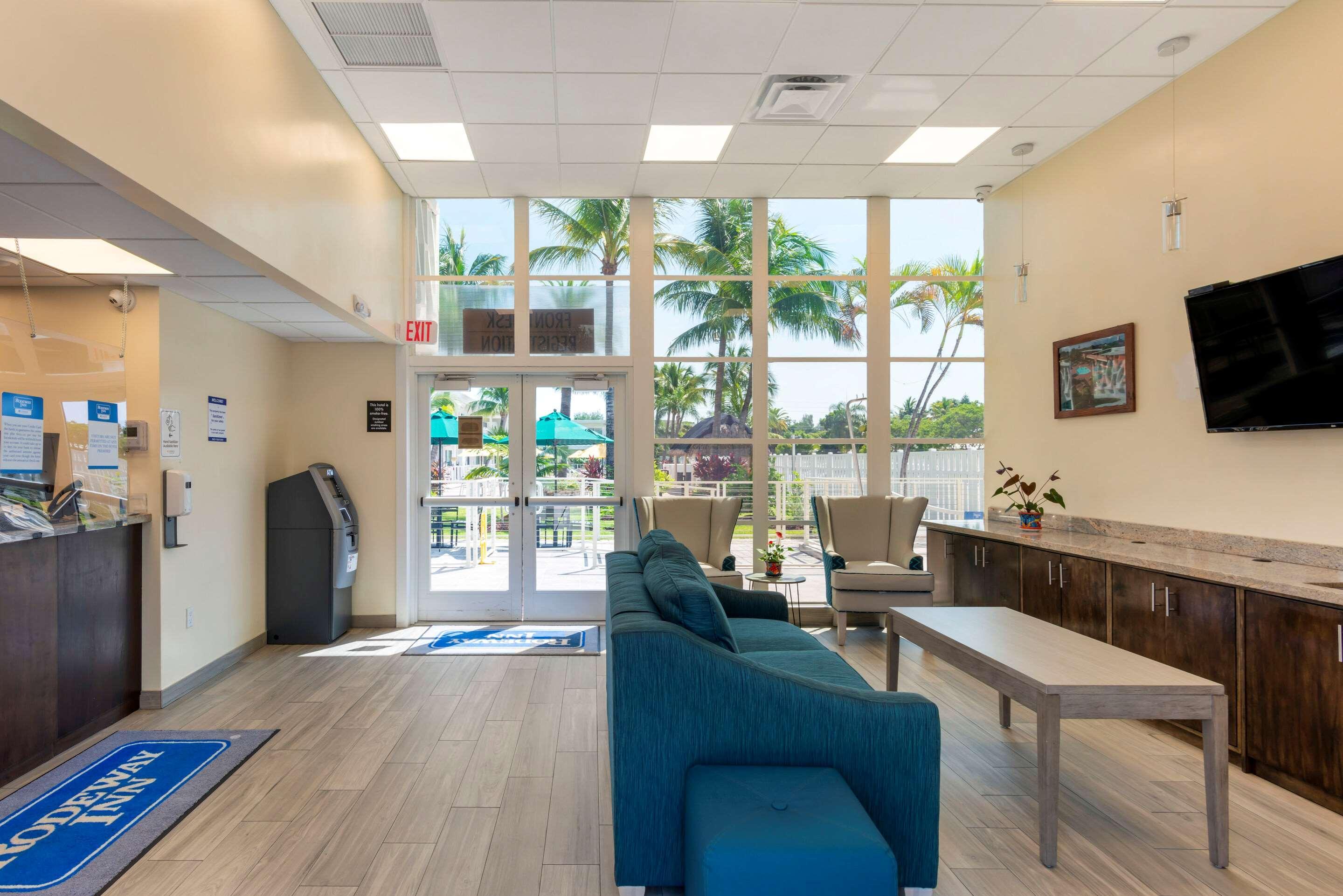 Downtown Hollywood Gardens Inn & Suites Ngoại thất bức ảnh