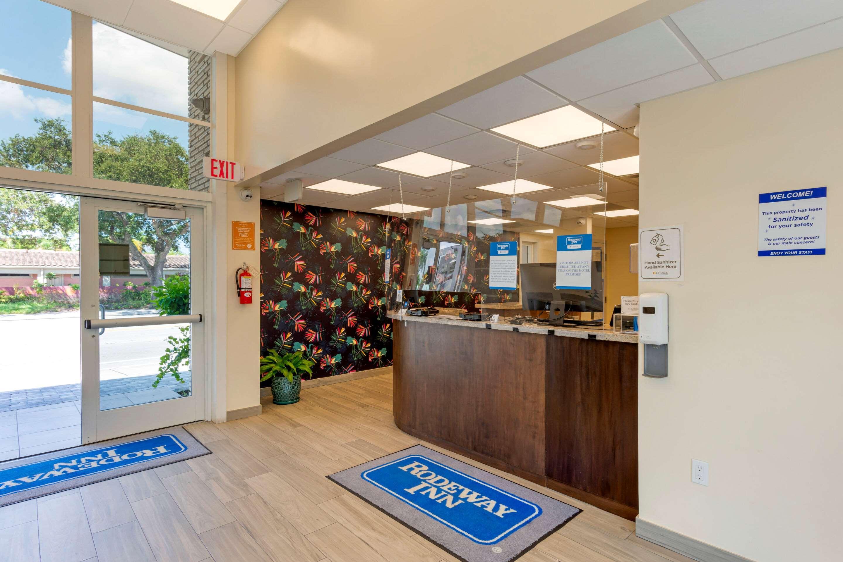 Downtown Hollywood Gardens Inn & Suites Ngoại thất bức ảnh