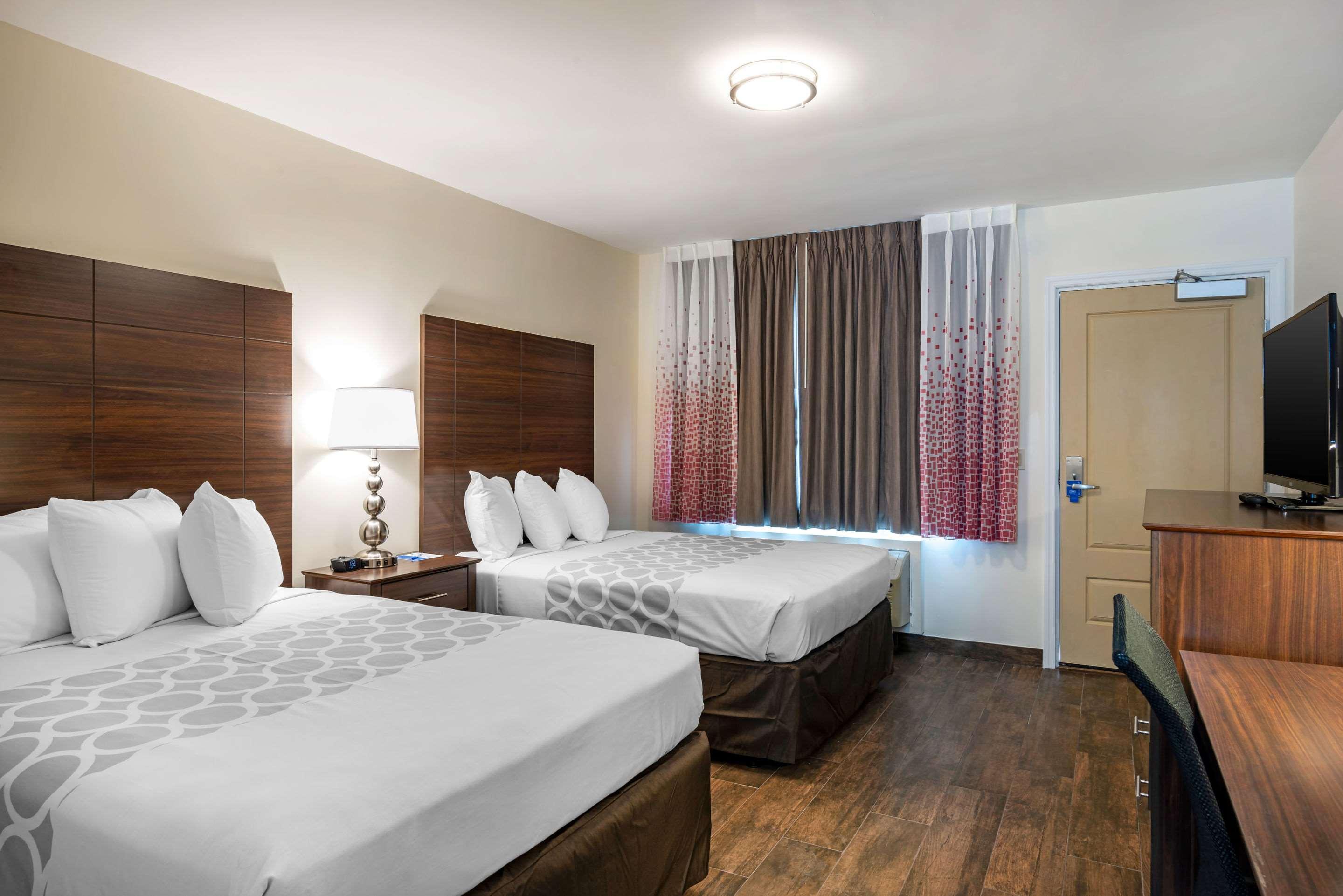 Downtown Hollywood Gardens Inn & Suites Ngoại thất bức ảnh