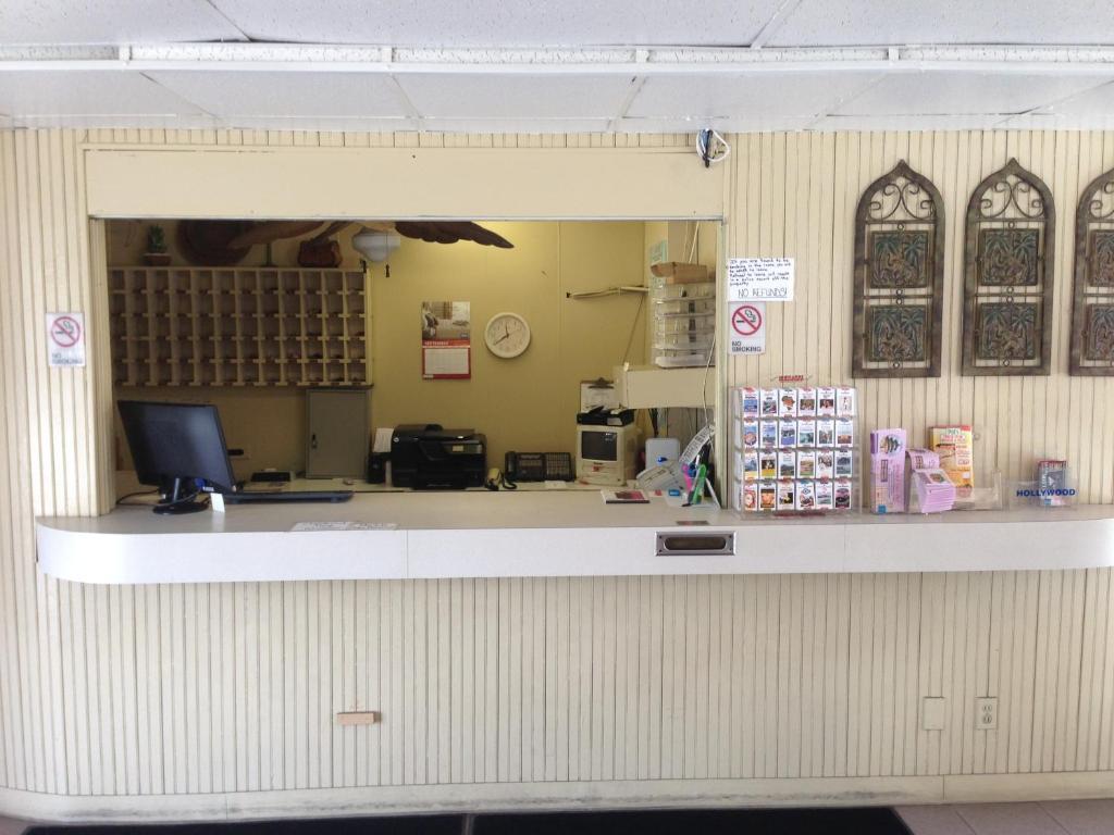 Downtown Hollywood Gardens Inn & Suites Ngoại thất bức ảnh