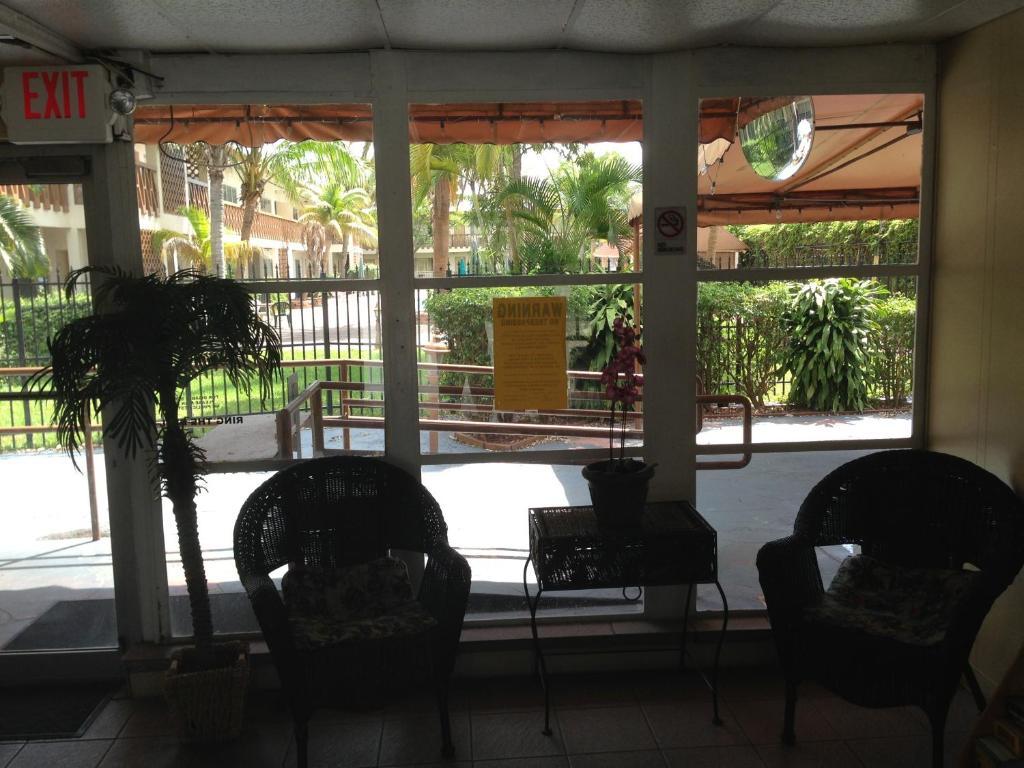 Downtown Hollywood Gardens Inn & Suites Ngoại thất bức ảnh