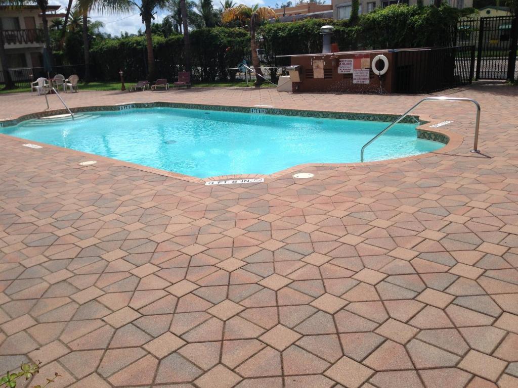 Downtown Hollywood Gardens Inn & Suites Ngoại thất bức ảnh