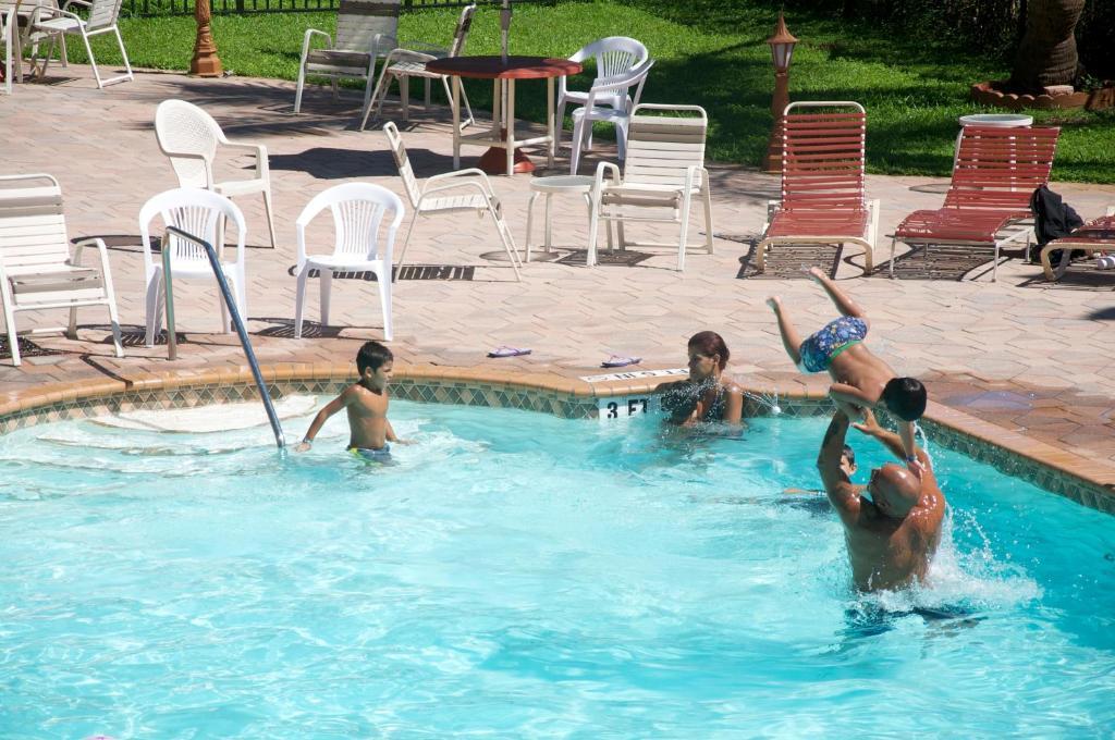 Downtown Hollywood Gardens Inn & Suites Ngoại thất bức ảnh