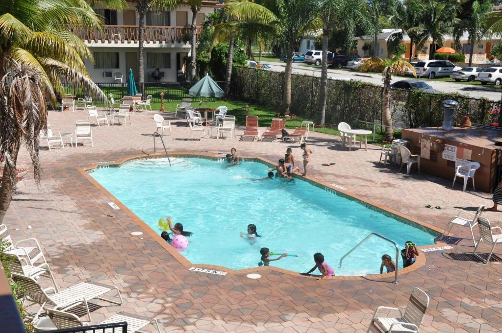 Downtown Hollywood Gardens Inn & Suites Ngoại thất bức ảnh