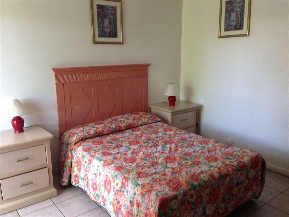 Downtown Hollywood Gardens Inn & Suites Ngoại thất bức ảnh